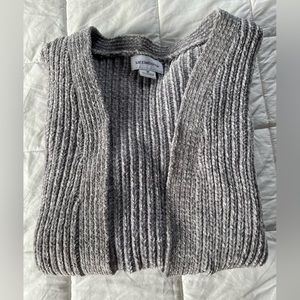 Liz Claiborne Size Medium Chenille Sweater. Very good used condition. Gray color